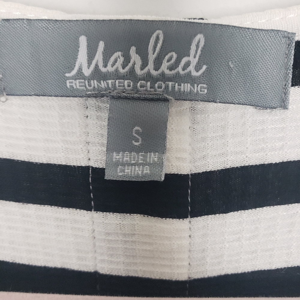 MARLED STRIPE TOP Button Detail - Picture 6 of 7